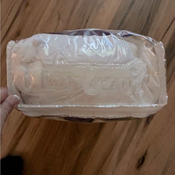 King size mattress protector NWOT - Picture 5 of 5